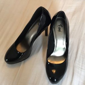 Close Toed Black Pumps